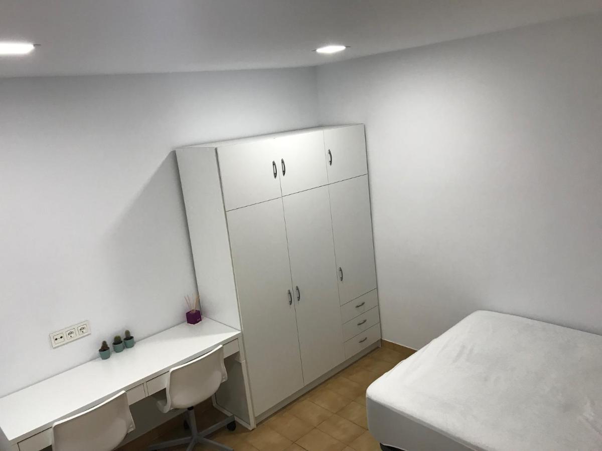 Appartamento Piso céntrico con Parking a 20min de Barcelona Terrassa Esterno foto