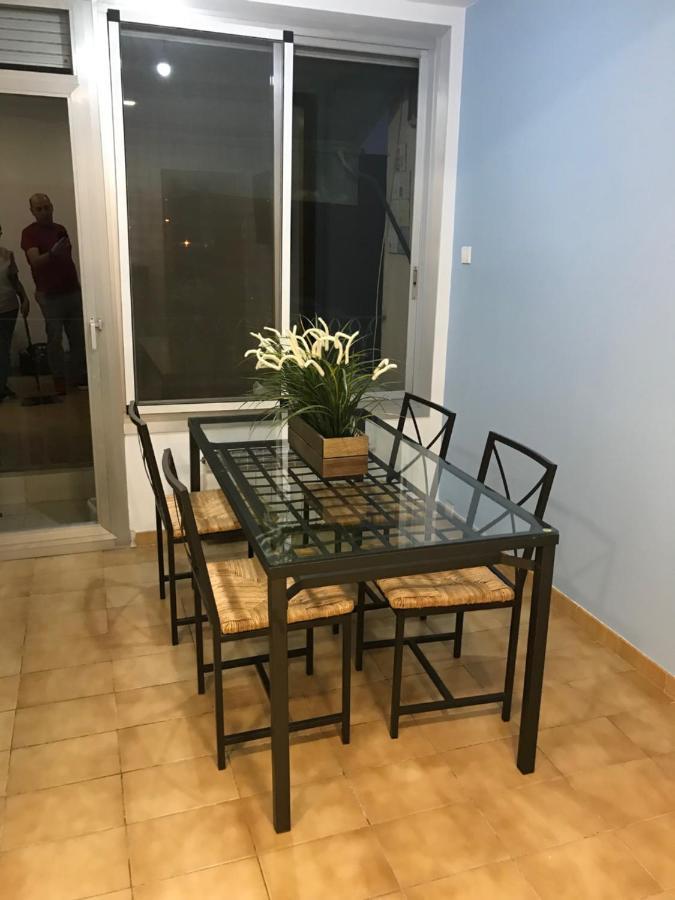 Appartamento Piso céntrico con Parking a 20min de Barcelona Terrassa Esterno foto